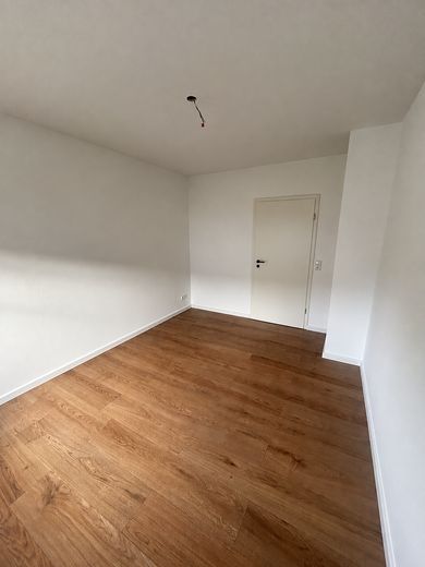 شقة من 3 غرف مجددة ومرممة حديثًا مع شرفة في برول – Schlafzimmer 2