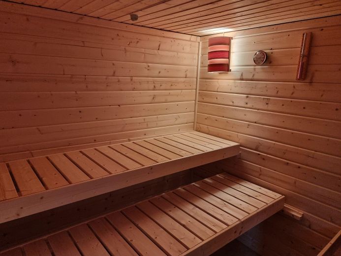 sonnige Doppelhaushälfte in Potsdam Neu-Fahrland teilmöbliert zu vermieten – Sauna