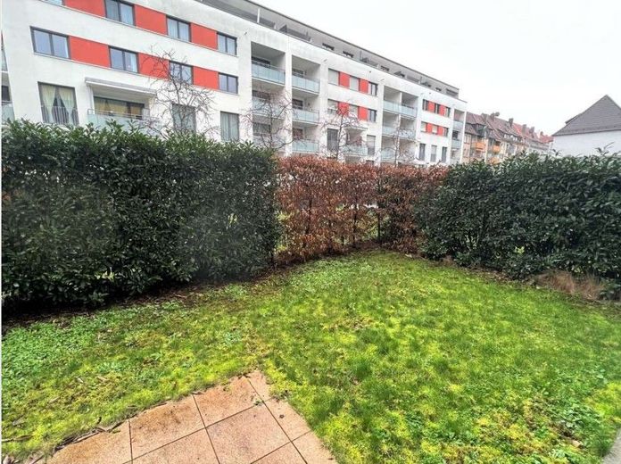 Helle großzügige 3,5 Zimmerwohnung mit zwei großen Terrassen und kleinen Wiesen – Garten_hinten