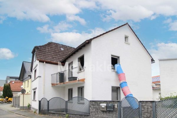 Entkerntes Zweifamilienhaus im Rohbauzustand - bestehende Baugenehmigung zur Erweiterung