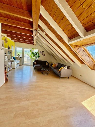 Großzügige 2-Zi.-Whg. 80qm mit EBK und Balkon (möbliert/unmöbliert) - befristet für 9 bis 18 Monate – Wohnzimmer