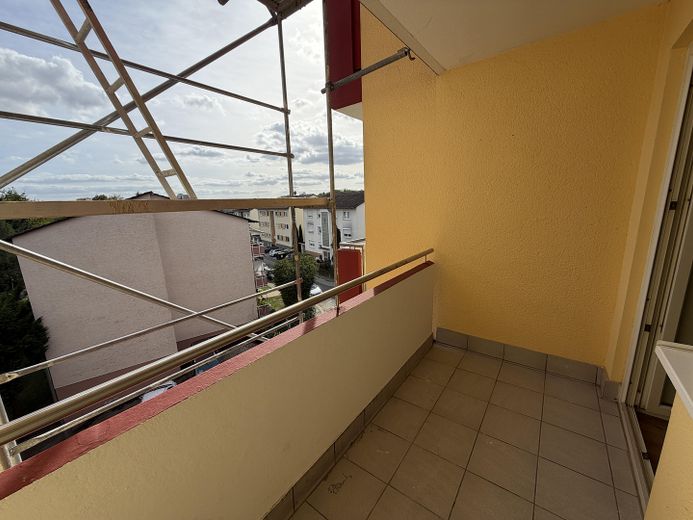 Wiesbaden-Medenbach'ta iki balkonlu yenilenmiş 2 odalı daire – Balkon 2
