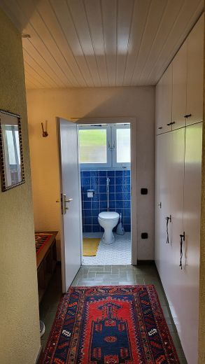 Garderobe und WC mit Dusche