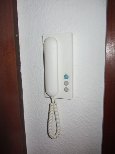 Modernisiertes Appartement in Top-Lage, Nähe Uni! – Gegensprechanlage