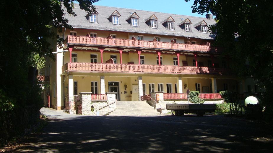 Grande proprietà con tre edifici in posizione privilegiata su un terreno boschivo di 33.600 m² – Foto 19