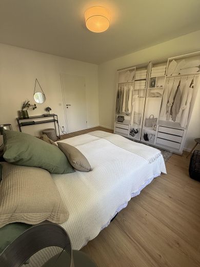 Provisionsfrei / Kernsanierte 3-Zimmer Wohnung in Wiesbaden-Schierstein mit Balkon & Stellplatz – Schlafzimmer