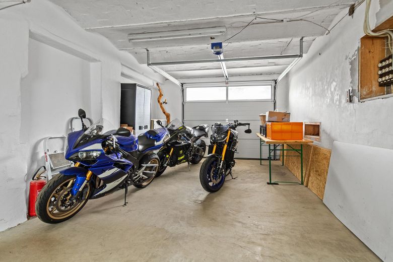 Motorradgarage