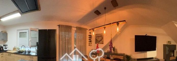 wunderschön geschnittene, lichtdurchflutete 3 Zi. DG- Wohnung