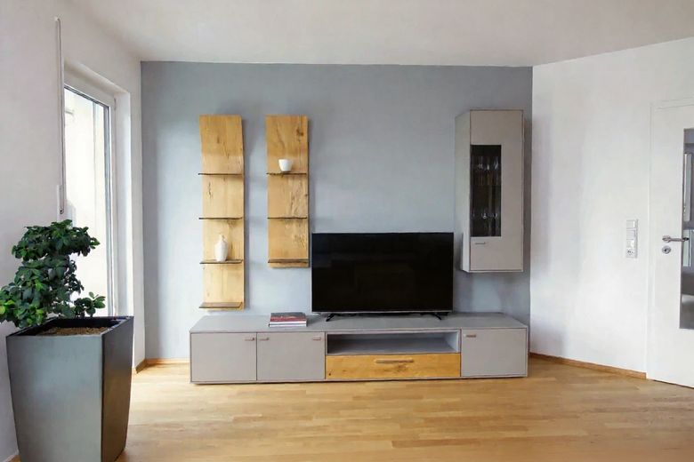4-Zimmer-Wohnung mit Balkon und Fußbodenheizung in Augsburg – Wohnbereich, Zugang Balkon