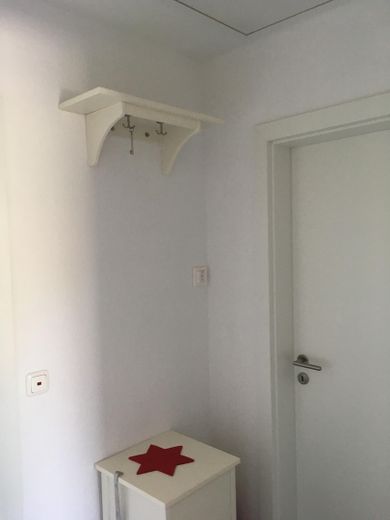 Nowoczesne mieszkanie z przestronną loggią, balkonem i poddaszem w najlepszej lokalizacji w Hooksiel – Flur, Tür Schlafzimmer