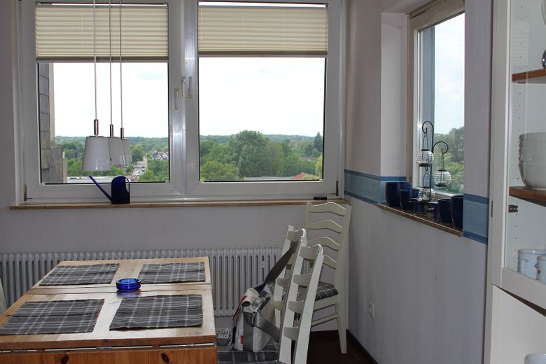 Hannover Teraslı Evinde 3 Kat Üzerine Yayılmış Muhteşem 4 Odalı Daire – Blick Esszimmer zu 2 Seiten
