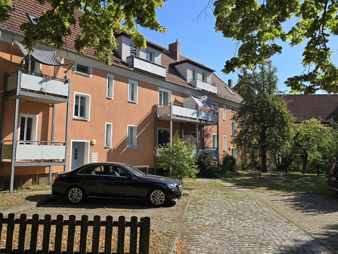 Edificio plurifamiliare con 10 unità abitative nel quartiere delle ville di Stendal – Gartenfassade / Freifläche
