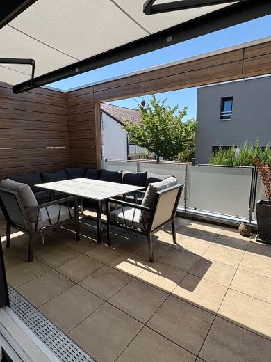Moderno casa a schiera d'angolo in posizione adatta alle famiglie – Balkon