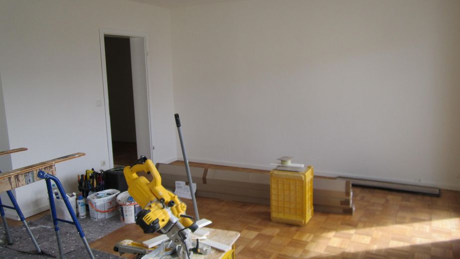 Zentrale ruhige 4,5-Zimmer-Wohnung mit großem Balkon 1. OG in Herrenberg Ziegelfeld von privat – Wohnzimmer