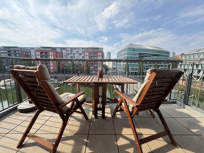 Wohnan auf dem Wasser - Exklusive 2-Zimmer Wohnung mit unverbaubaren Blick auf den Main – Urlaubsfeeling