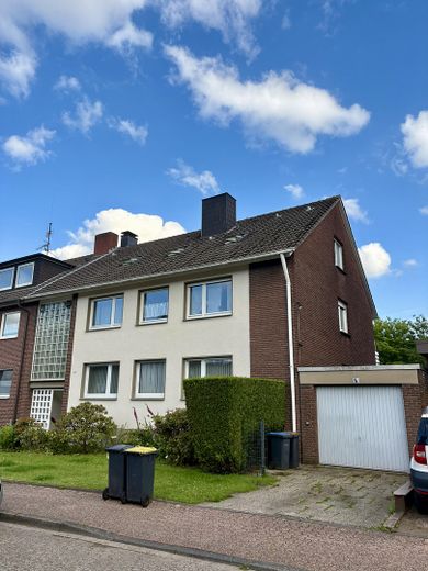 Gepflegtes Zweifamilienhaus auf Erbpacht mit Potenzial in Datteln! – Straßenansicht