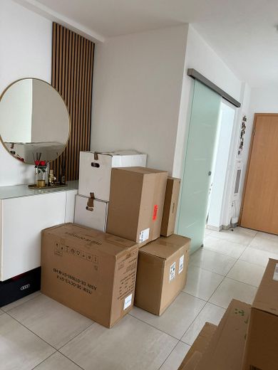 Exclusief 3-kamerappartement op een centrale locatie met groot balkon op de 1e verdieping – Flur
