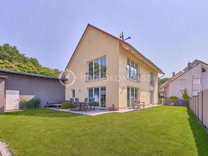 Zukunftsfähig wohnen – effizientes Einfamilienhaus in ruhiger Waldrandnähe! – Foto 1