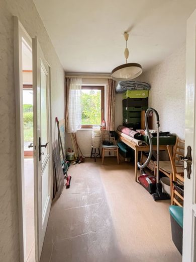 Sanierungsbedürftig, aber WOW! Unter Bodenrichtwert! DHH mit großem Garten in Wiesbaden Kohlheck! – Nebenraum Wohnzimmer