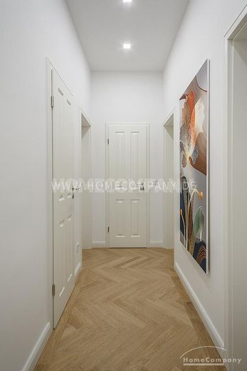 Kernsanierte und hochwertig möblierte 4-Zimmer-Wohnung mit Balkon – 465169ea1128cdc38d501304681c90ec51e7e6ae.jpg