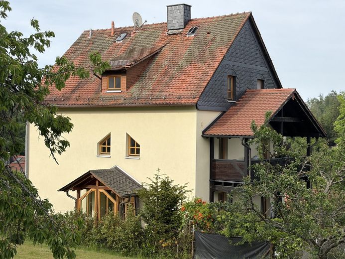 Einfamilienhaus mit Einliegerwohnung in Premium-Revitalisierung – Ansicht