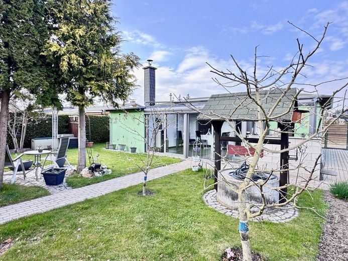 HORN IMMOBILIEN ++ Einfamilienhaus mit Wintergarten, Kamin und Gästehaus in Krugsdorf bei Pasewalk – Garten