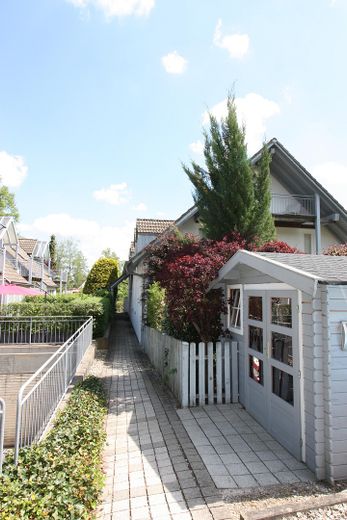 Stadtnahe lichtdurchflutete Maisonettewohnung mit Südbalkon am Waldrand – Wohnanlage