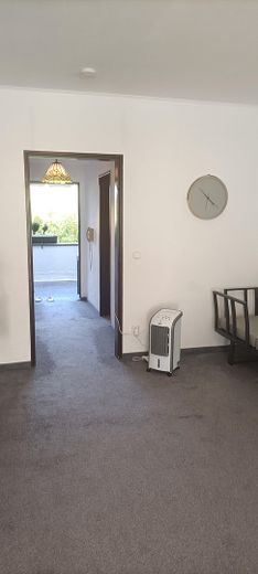 Appartement mit Wintergarten in Langenfeld-Zentrum – Wohnz. Blick Richtung Loggia