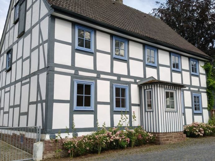 Charmantes Fachwerkhaus mit Innenhof, Geräteschuppen und modernem Komfort in Bevern – Foto 1