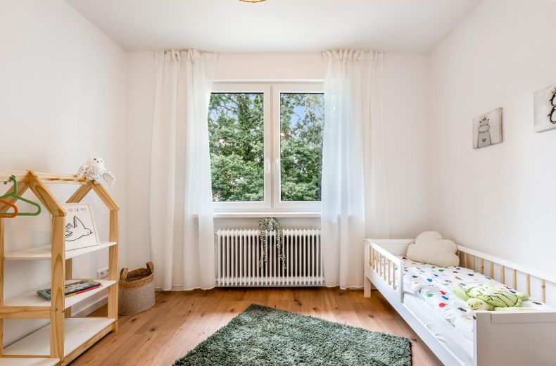 Frisch renoviertes Familienglück mit 5 Zimmern und Garten in Bremen-Vegesack – Schlafzimmer 2