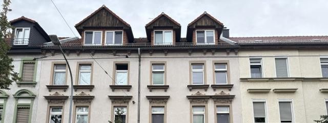 Edificio plurifamiliare con grande corpo posteriore e due garage – Vorderhaus Straßenansicht