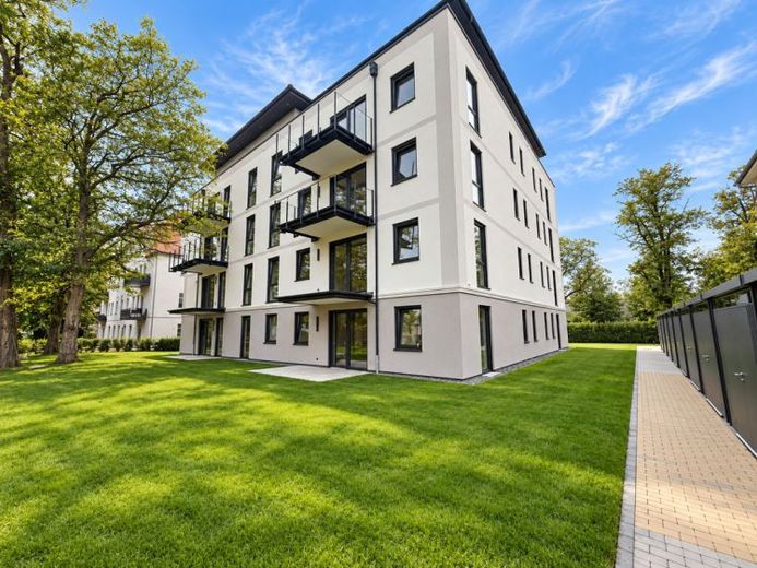 BEZUGSFREIE 3-RAUM WOHNUNG IM ERDGESCHOSS MIT TERRASSE – Foto 1
