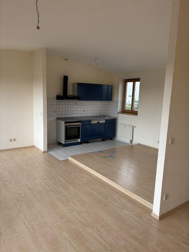 Provisionsfreies 1,5-Zimmer Dachstudio mit 4% Rendite in hervorragender Lage - in Renovierung – Wohnen/Essen - aktuell