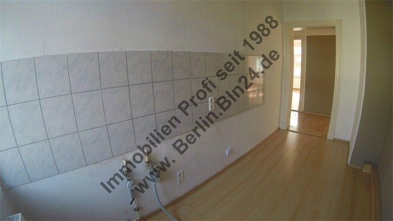 3er WG tauglich - rechts - Mietwohnung mit Wannenbad und Fenster – G0017186