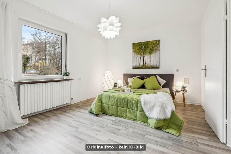 Appartamento di 2,5 locali pronto per essere abitato dopo la ristrutturazione - senza provvigione (foto originali) – Schlafzimmer