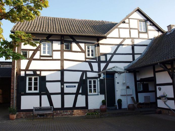 2 Büroetagen in Kerpen-Sindorf – Außenansicht vom Innenhof