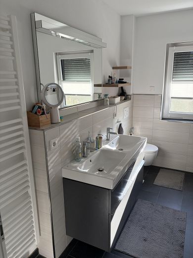 Dresden yakınında modern bir yuva: Havuz, fotovoltaik, depolama, Wallbox ve garaj – Fotoğraf 22