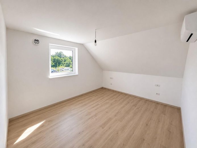 Neubau Dachgeschosswohnung, Gehobener Standard, Fußbodenheizung, Erstbezug, super Lage – Foto 10