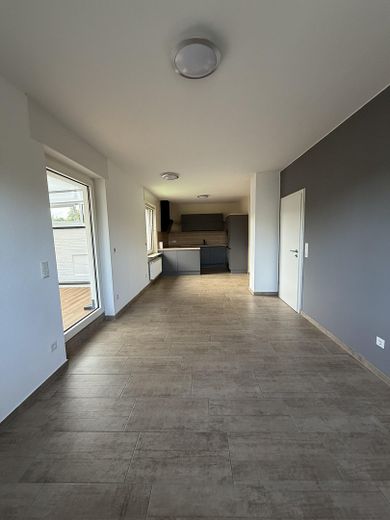 Beautiful Upper-Floor Apartment in a Two-Family House – Wohn-/Essraum