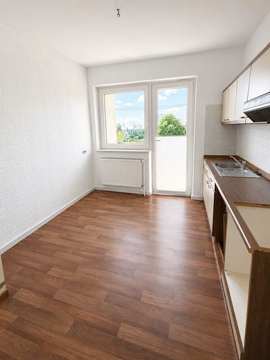 Großzügig geschnittene 3-Zimmer-Wohnung mit Balkon und viel Tageslicht in Bremerhaven-Mitte – Küche
