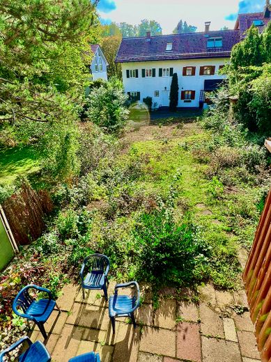 Balkonblick auf Terasse+Garten