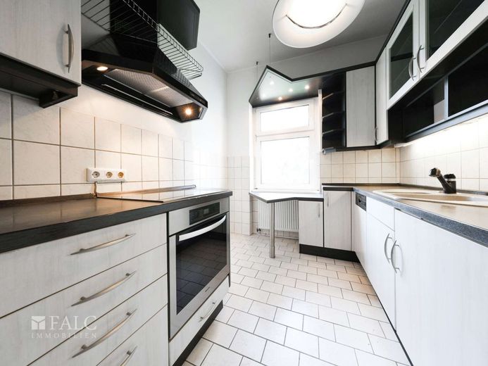 Über den Dächern Berlins: 3-Zimmer-Maisonette mit Südwest-Terrasse - sofort frei! – Einbauküche