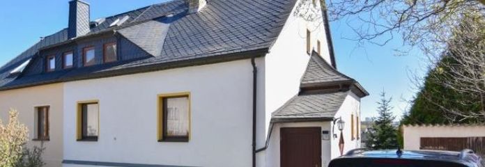 Acquistare una casa bifamiliare a Oelsnitz/Erzgeb.: 124 m² di superficie abitabile, bel giardino, garage e cantina