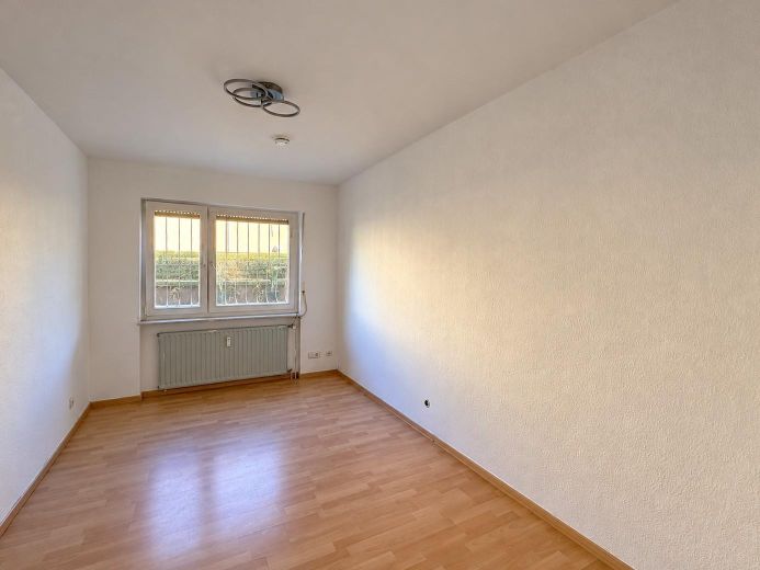 Ffm-Sachsenhausen: seltene Gelegenheit! 3 ZKB im EG, 93m² mit großer Terrasse + 75m² Grünfläche! – Kinderzimmer