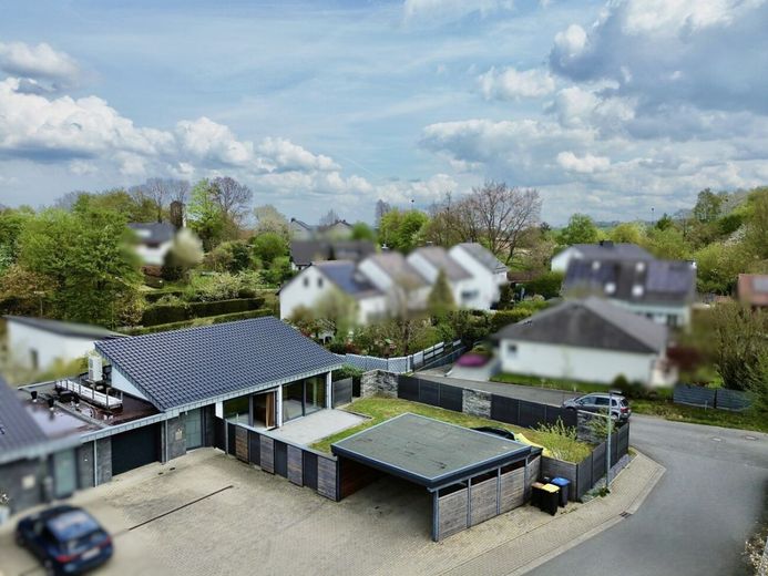 Architekten-Einfamilienhaus der Extraklasse - Wohnen auf gehobenem Niveau – Süd-Westansicht