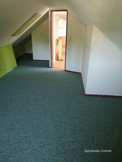 Bright office premises in a quiet location in 13467 Berlin-Hermsdorf – Zimmer Spitzboden