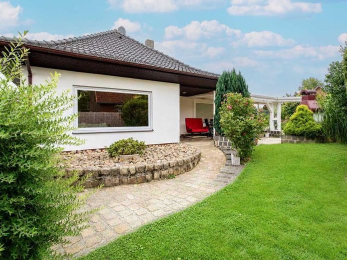 दीर्घकालिक किराये के साथ आशाजनक: Scharnebeck में 832 m² के भूखंड पर एकल-परिवार का घर – फोटो 1