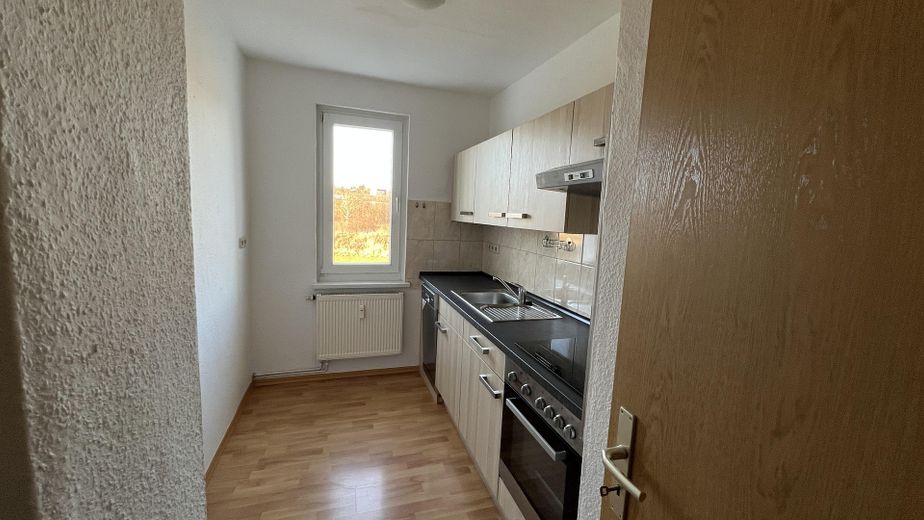 sonnige 3-Raum-Wohnung/Balkon mit Laminat und Einbauküche – Küche