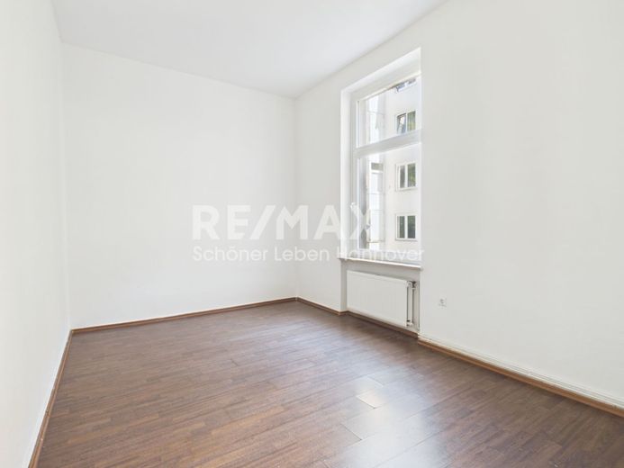 Helle Altbauwohnung mit EBK im 1. OG – Arbeitszimmer/Kinderzimmer