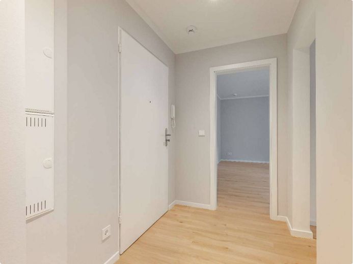 53 m²’de eksiksiz konfor paketi: Ankastre mutfaklı, balkonlu ve otoparklı 2 odalı daire – Eingangsbereich